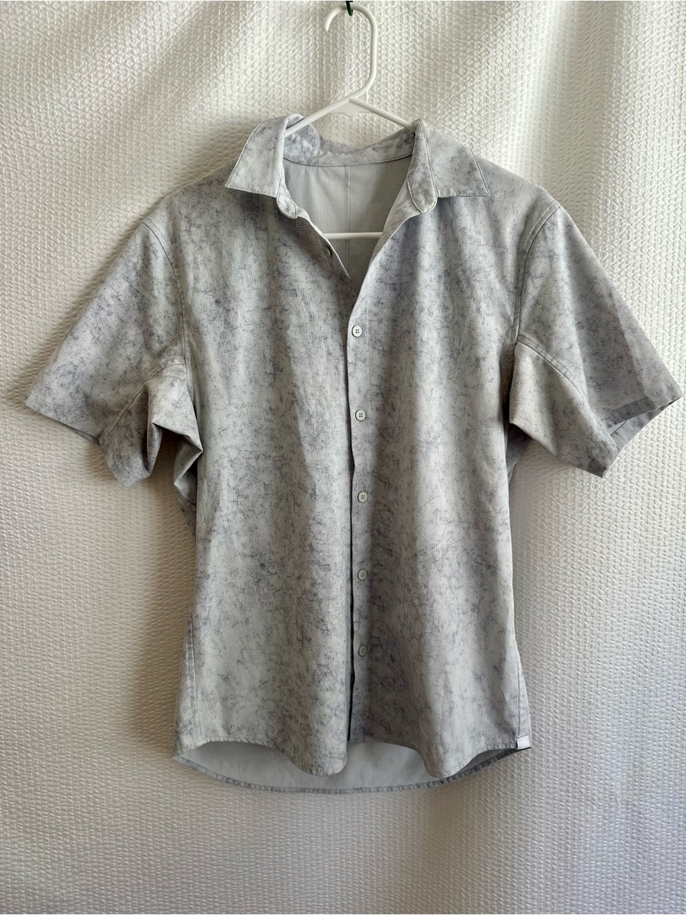 LULULEMON Airing Easy Gray White Short Sleeve Shirt Button Down Mens Medium